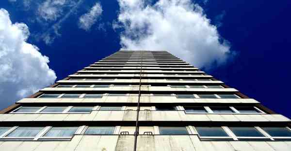 女性智能机器人明明作为